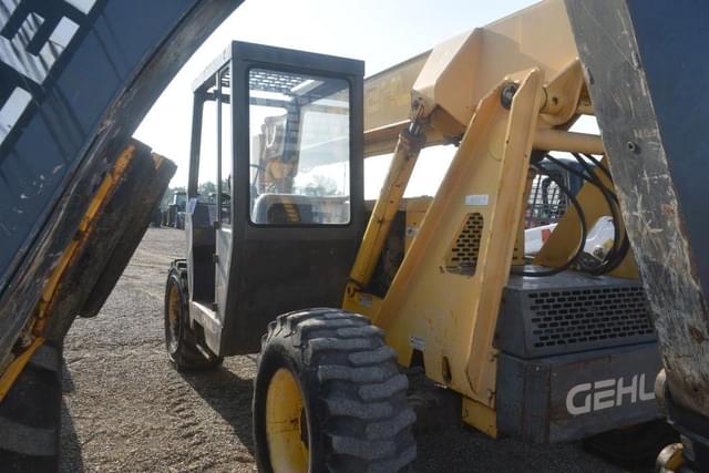 Image of Gehl 553 equipment image 1