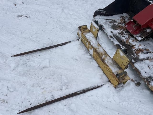 Image of Gehl 5625 equipment image 2