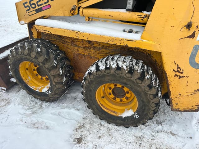 Image of Gehl 5625SX equipment image 4