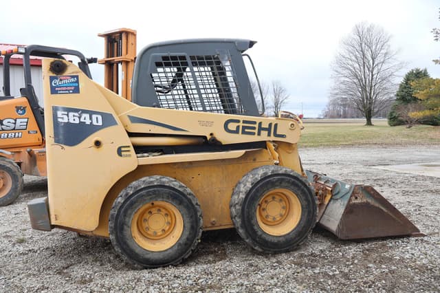 Image of Gehl 5640 equipment image 1