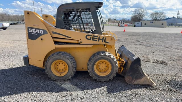 Image of Gehl 5640 equipment image 3