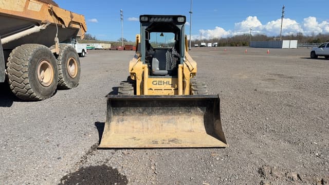 Image of Gehl 5640 equipment image 1