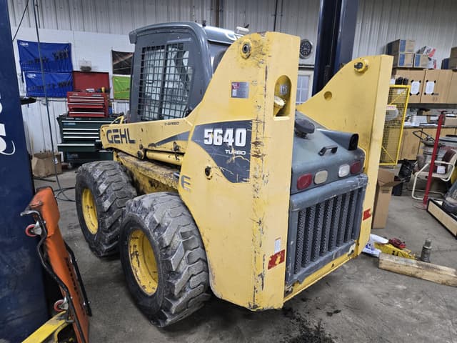 Image of Gehl 5640E equipment image 2