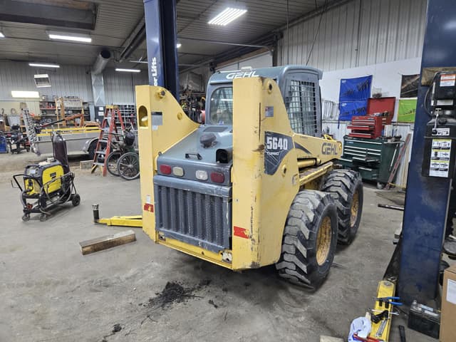 Image of Gehl 5640E equipment image 1