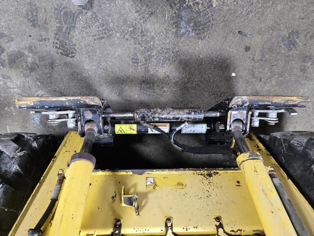 Image of Gehl 5640E equipment image 3