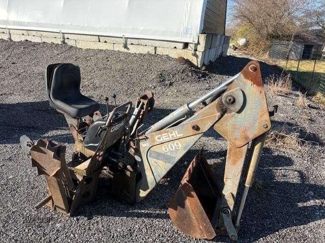 Image of Gehl 609 equipment image 1
