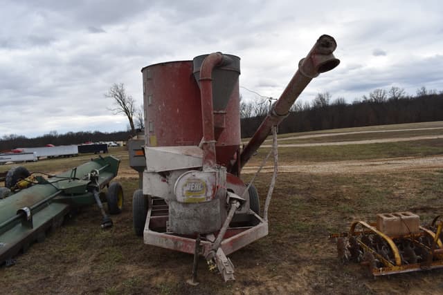 Image of Gehl 65 equipment image 1