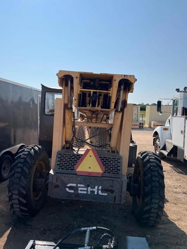 Image of Gehl 663 equipment image 2