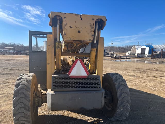 Image of Gehl 663 equipment image 2