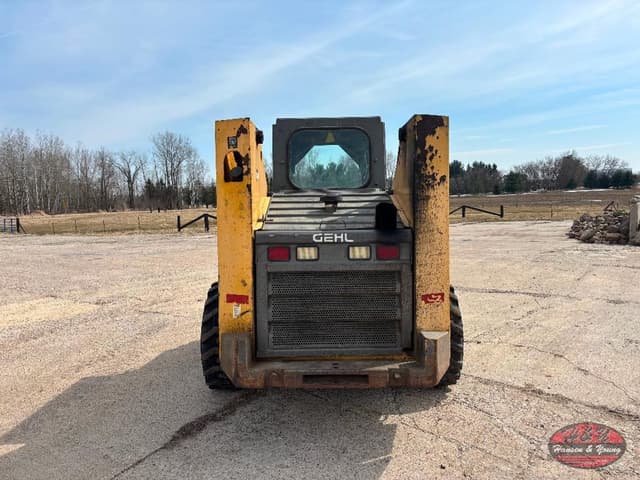 Image of Gehl 6635 SXT equipment image 3