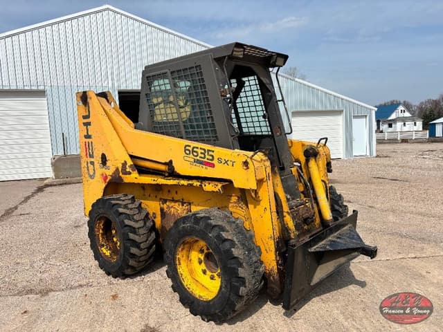 Image of Gehl 6635 SXT equipment image 1