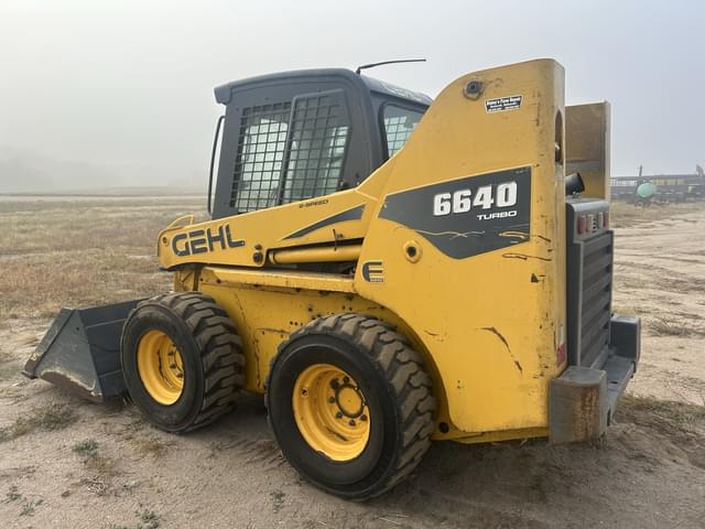 Image of Gehl 6640 equipment image 4