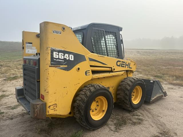 Image of Gehl 6640 equipment image 2