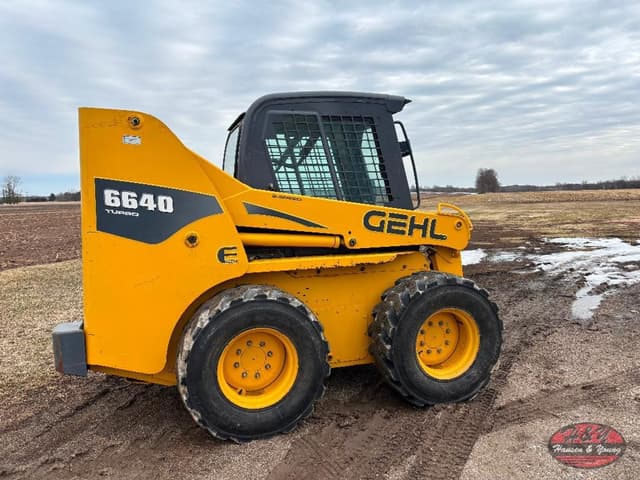 Image of Gehl 6640 equipment image 3
