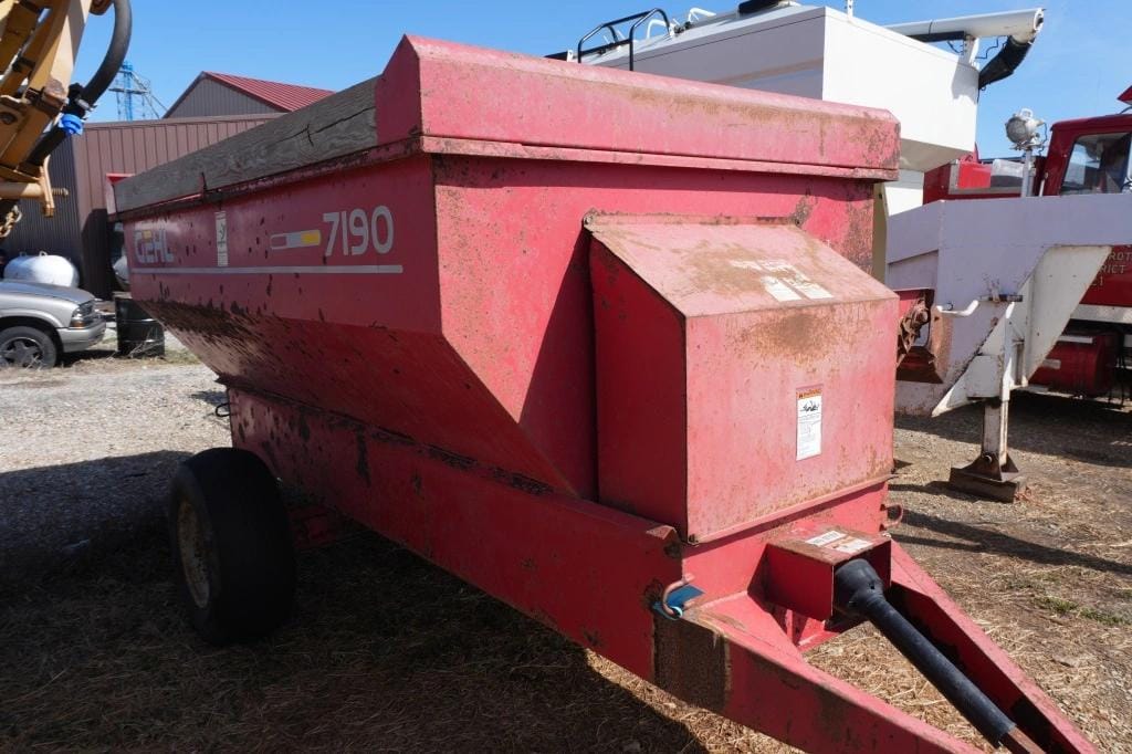 Gehl 7190 Equipment Image0