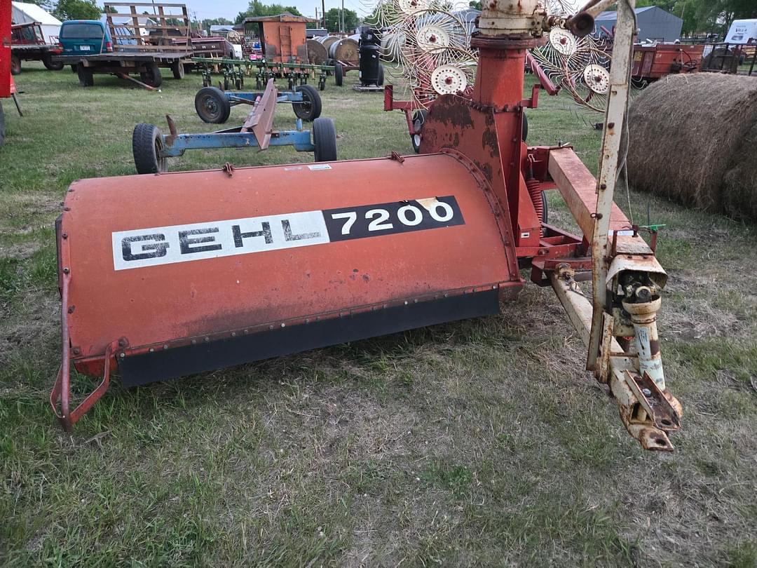 Image of Gehl 7200 Image 1