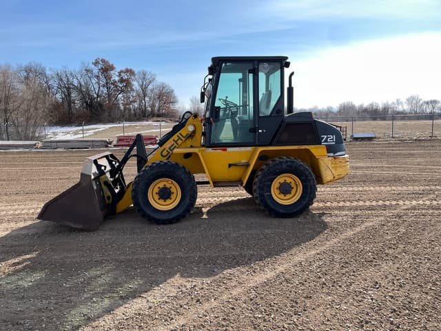 Image of Gehl 721 equipment image 1