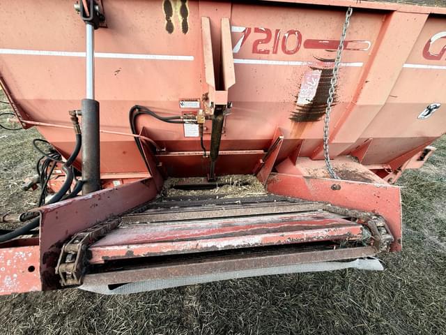 Image of Gehl 7210 equipment image 1