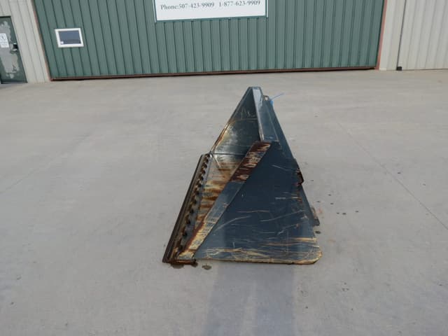 Image of Gehl Bucket equipment image 1