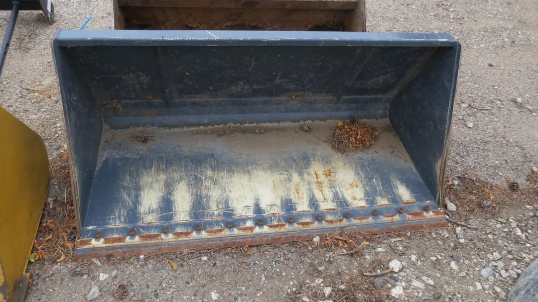 Image of Gehl Bucket Image 0