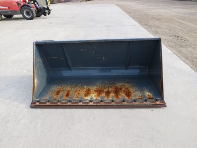 Image of Gehl Bucket equipment image 2