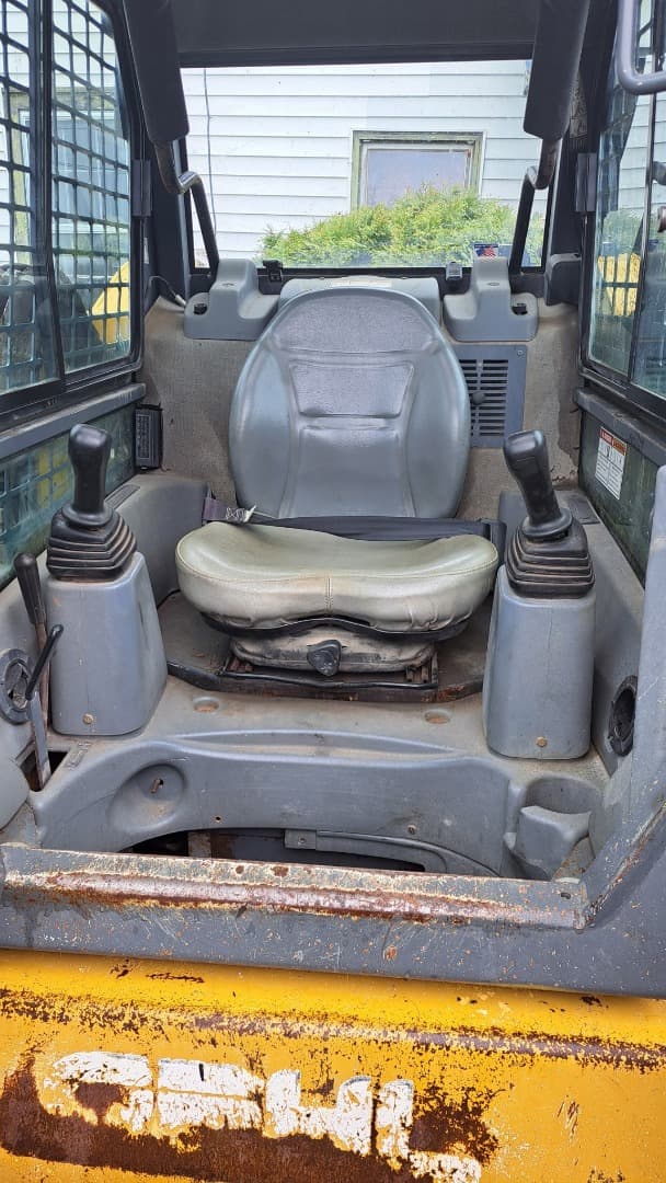 Image of Gehl 7810 equipment image 4