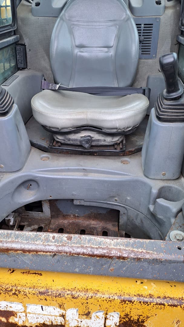 Image of Gehl 7810 equipment image 2