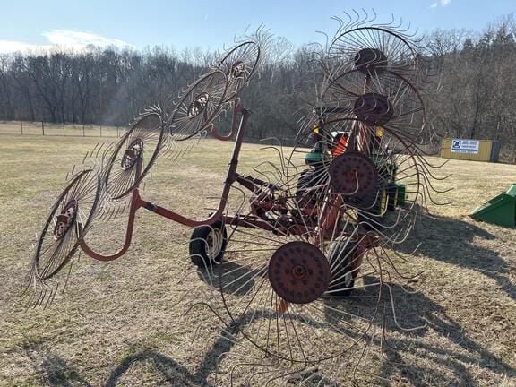 Gehl Undetermined Equipment Image0