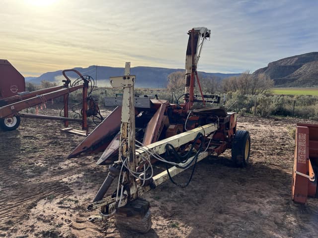 Image of Gehl 800 equipment image 2