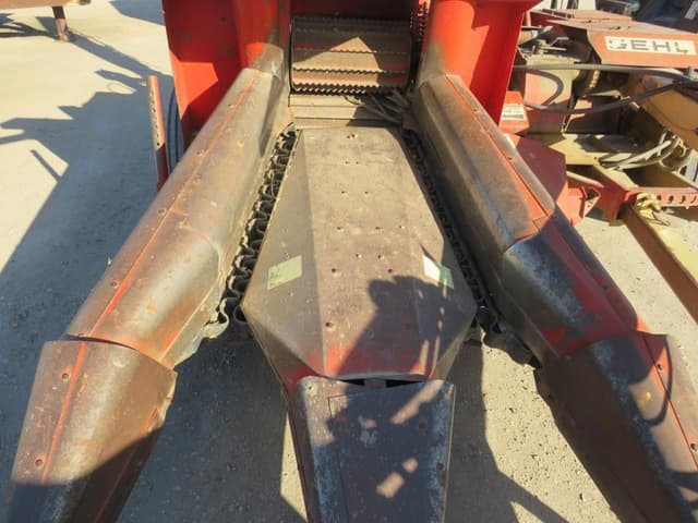 Image of Gehl 800 equipment image 2