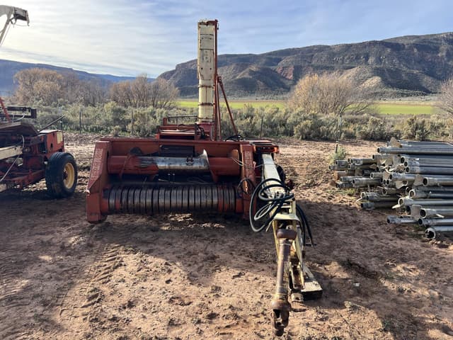 Image of Gehl 800 equipment image 1