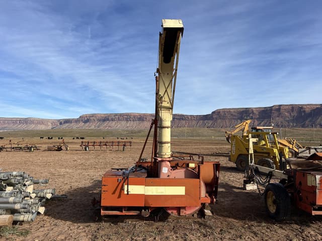 Image of Gehl 800 equipment image 4