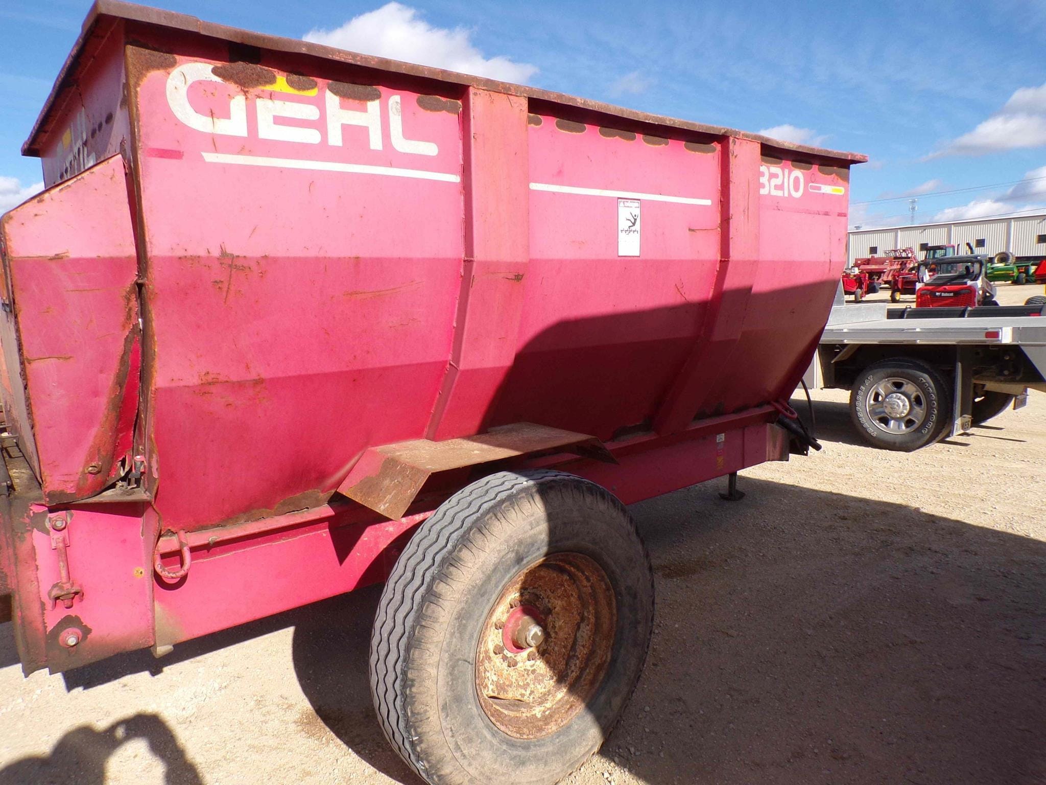 Main image Gehl 8210