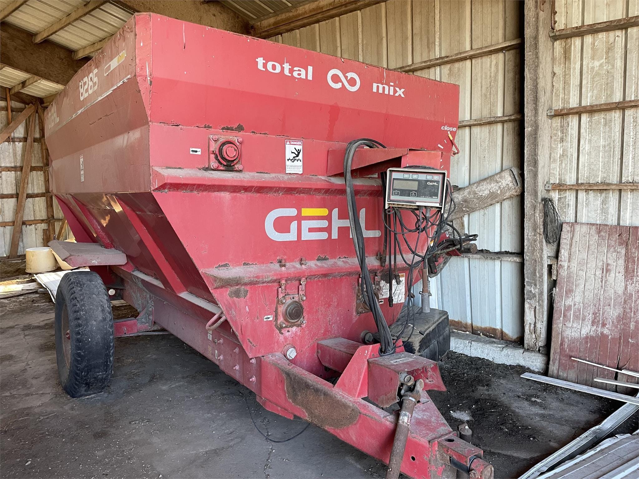 Main image Gehl 8285