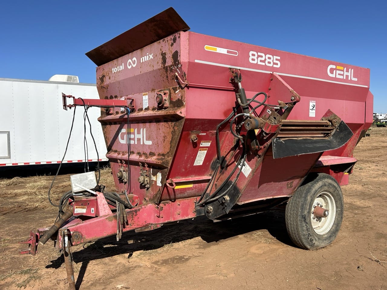 Main image Gehl 8285