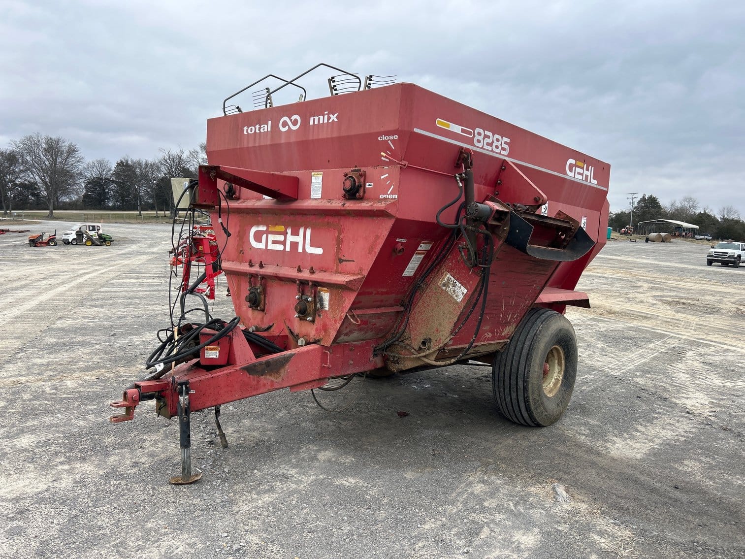 Gehl 8285 Equipment Image0