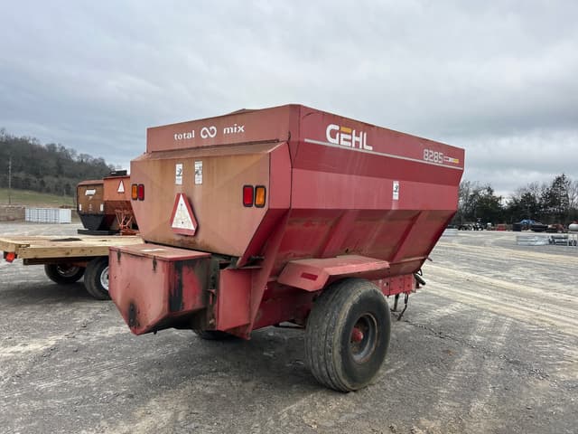 Image of Gehl 8285 equipment image 3