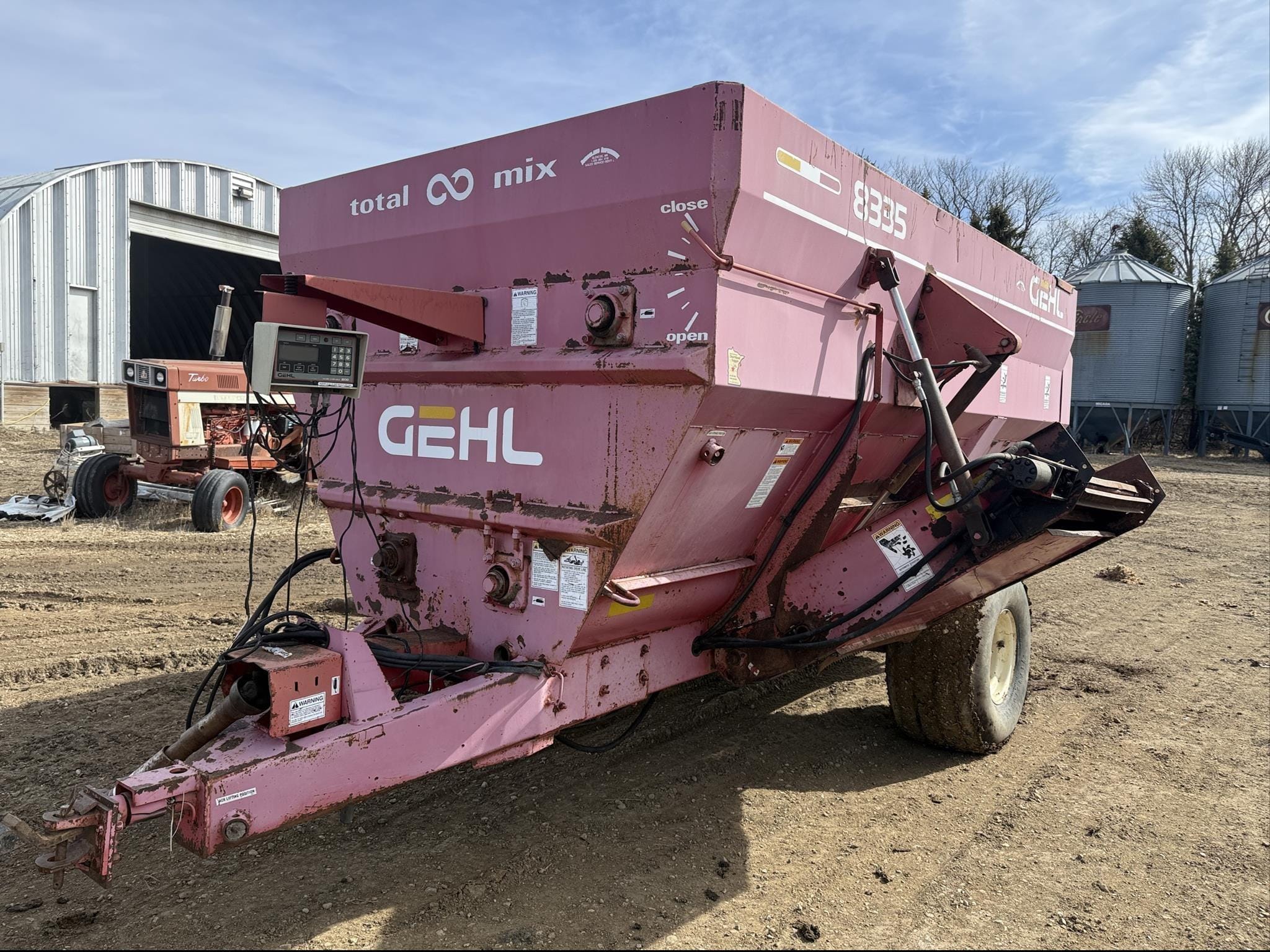 Gehl 8335 Equipment Image0