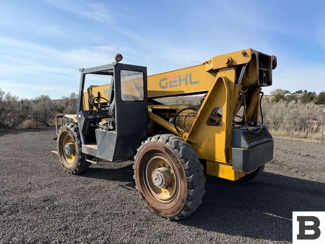 Image of Gehl 883 equipment image 2