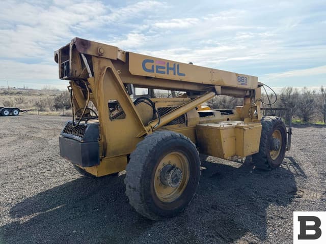 Image of Gehl 883 equipment image 4