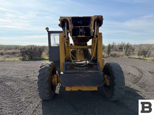 Image of Gehl 883 equipment image 3