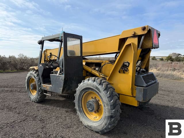 Image of Gehl 883 equipment image 2