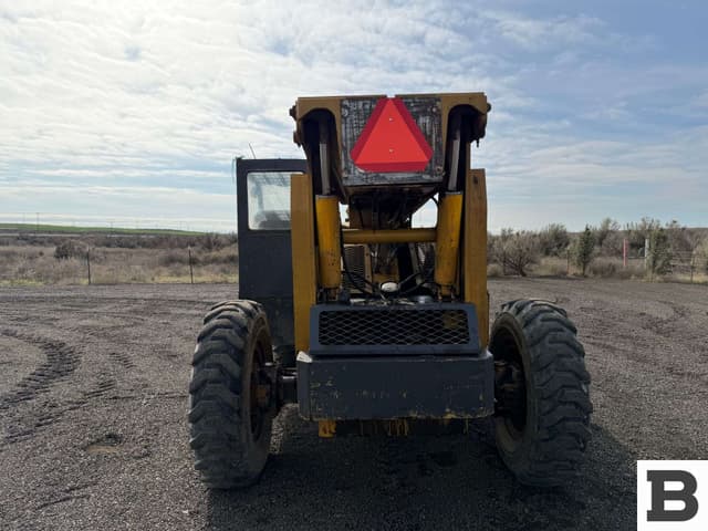 Image of Gehl 883 equipment image 3