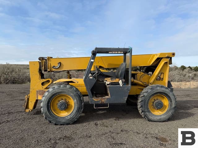 Image of Gehl 883 equipment image 1