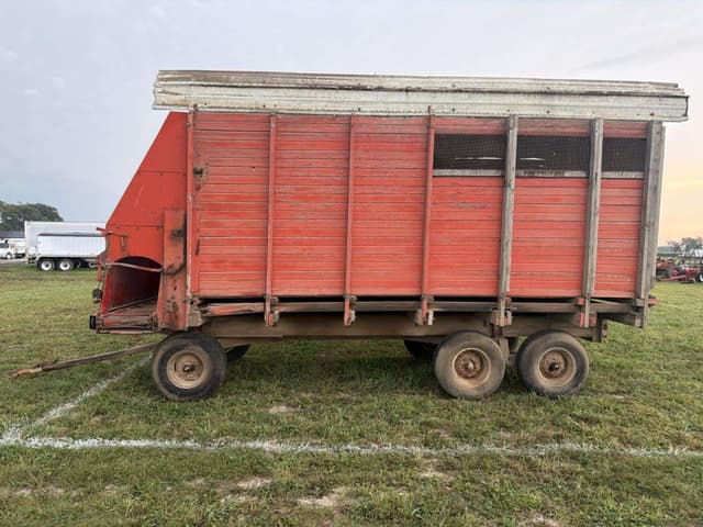 Image of Gehl 910 equipment image 1