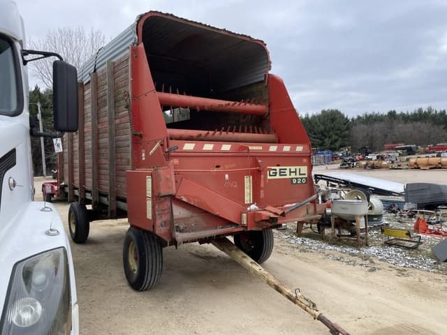 Image of Gehl 920 equipment image 2