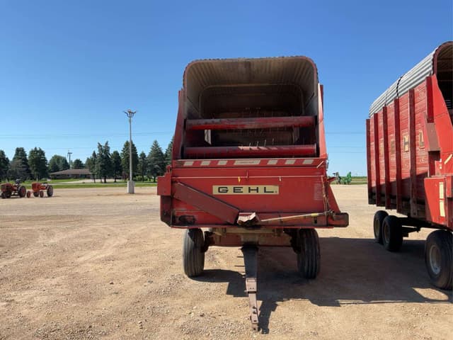 Image of Gehl 940 equipment image 1