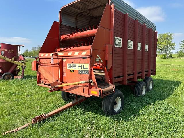 Image of Gehl 940 equipment image 1
