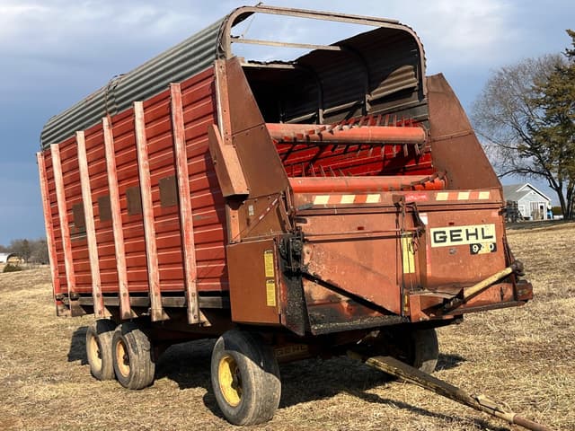 Image of Gehl 940 equipment image 2