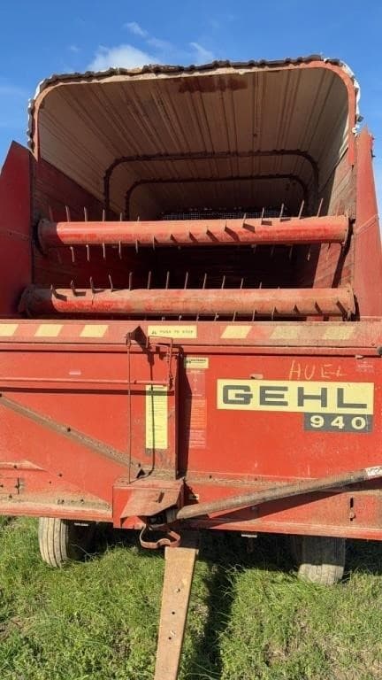 Image of Gehl 940 equipment image 1